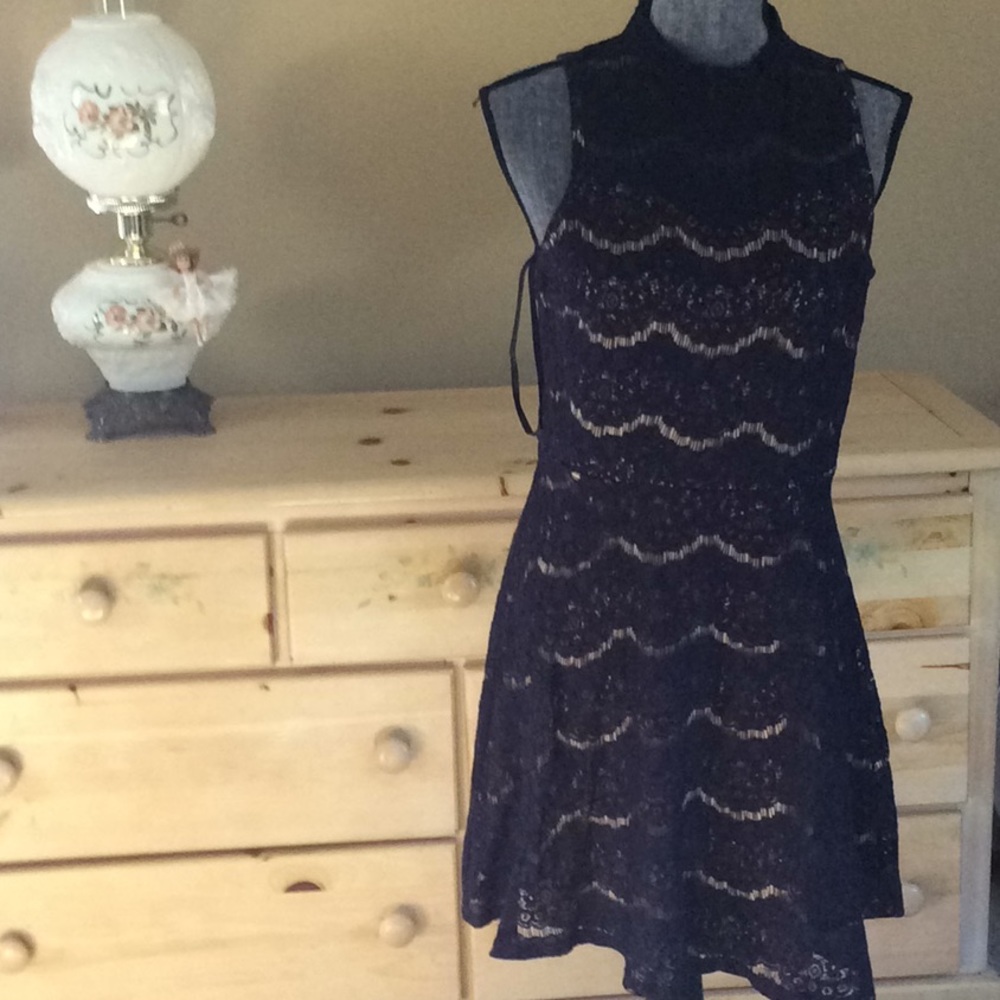Women’s navy lace dress